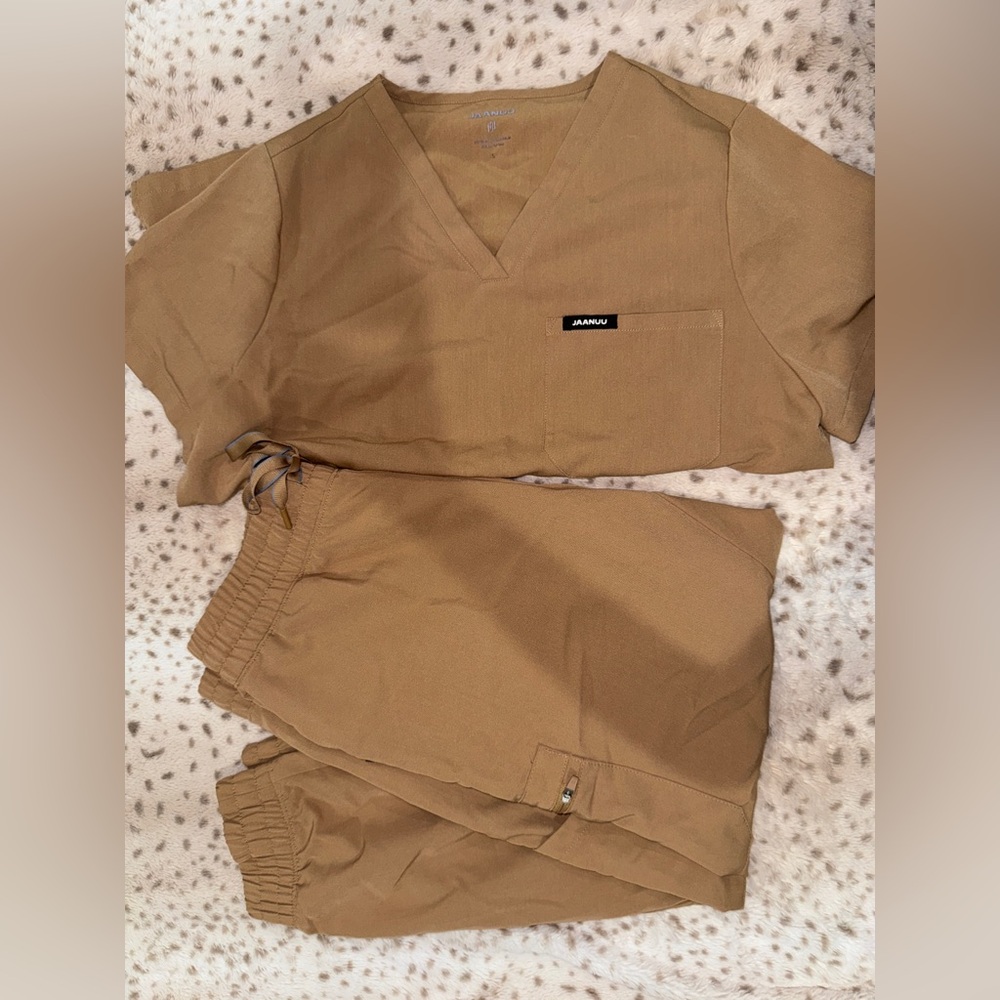 🩺 WOMENS Jaanuu Tan SCRUB SET. SIZE L•LP 🩺